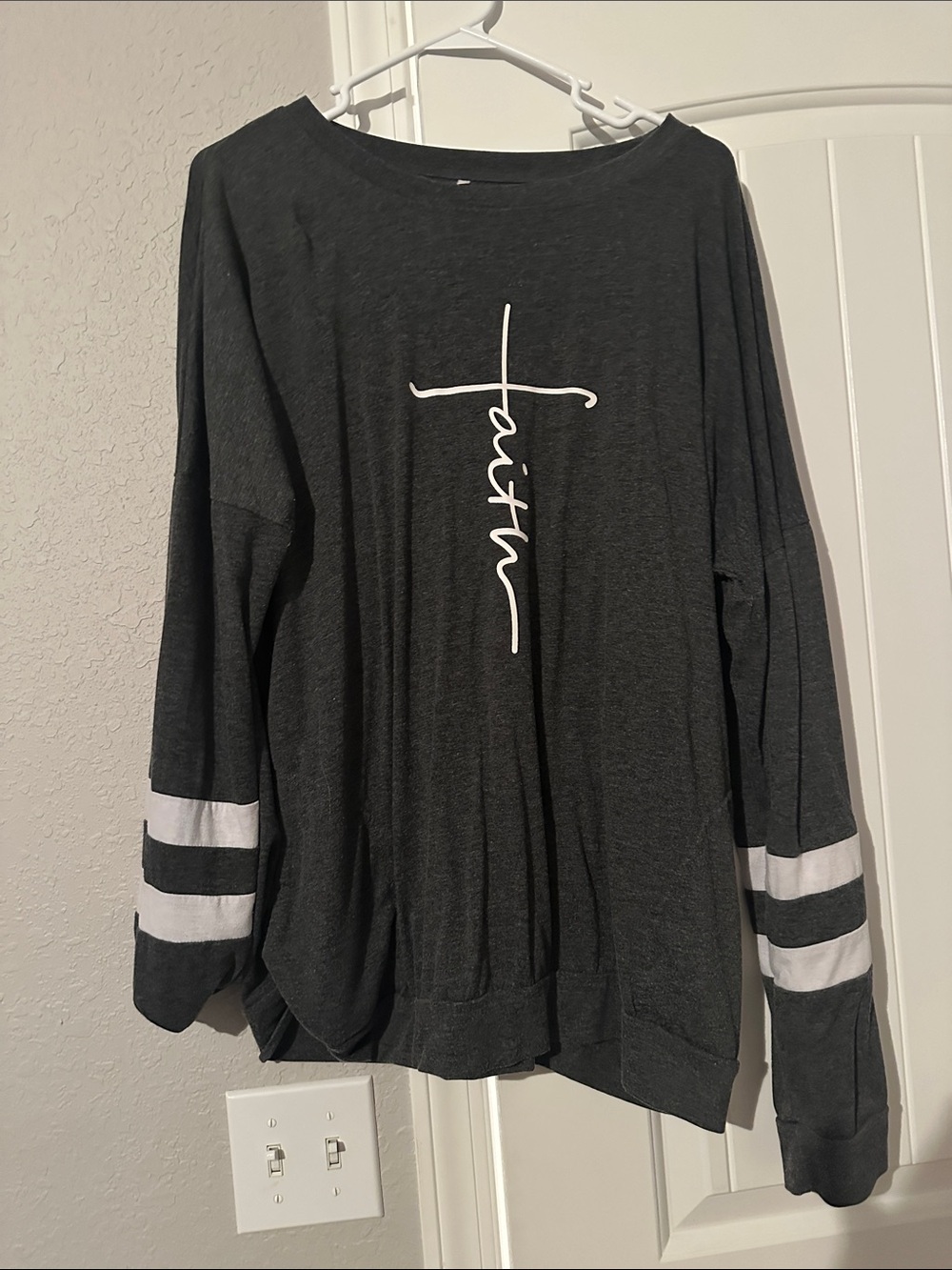 Women’s Faith Graphic Sweatshirt - Charcoal Gray
